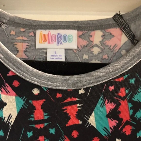 Lula Roe Randy Colorful Geometric Pattern Raglan Shirt Randy - Picture 3 of 5